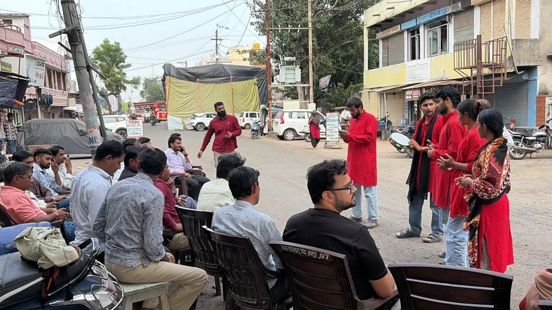 सेवा संकल्प अभियान नमो सेवा अनकही कहानियां अंतर्गत गुरुवार को विभिन्न स्थानों पर नुक्कड़ नाटक आयोजित किए गए