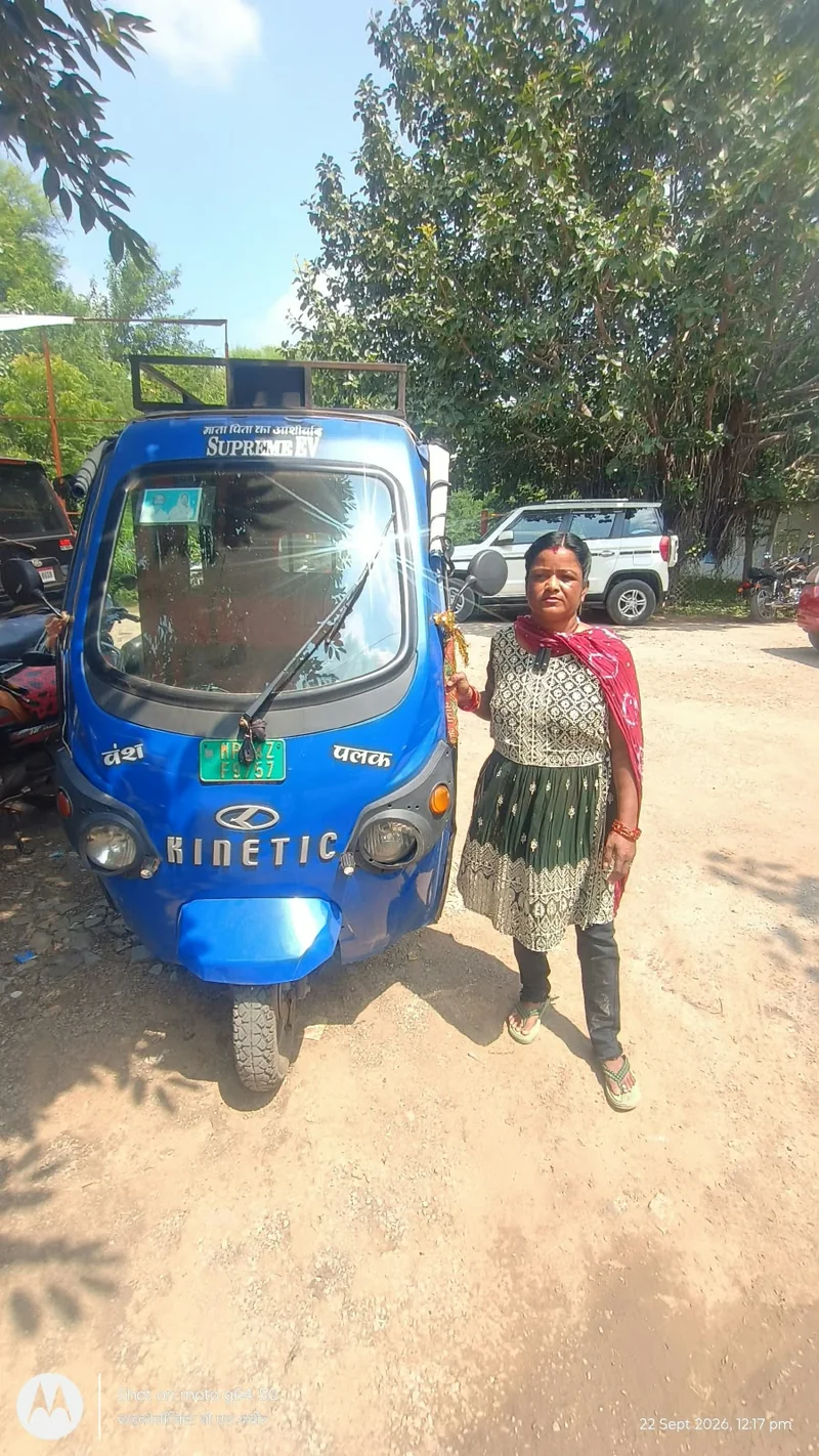 दिव्यांगता को नहीं बनने दिया बाधा, ई-रिक्शा से आत्मनिर्भर बनी दीपमाला यादव