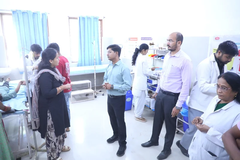 सामुदायिक स्वास्थ्य केंद्र जीरन का निरीक्षण, मरीजों से ली स्वास्थ्य सेवाओं की जानकारी